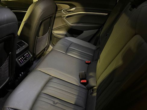 Used 2024 Audi Q8 e-tron Premium Plus w/ Premium Plus Package image 22