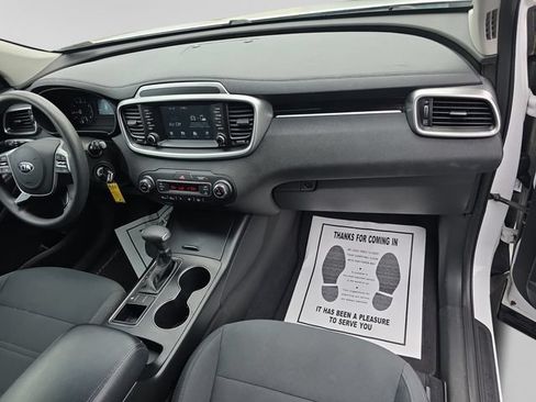 Used 2019 Kia Sorento FWD V6 image 12