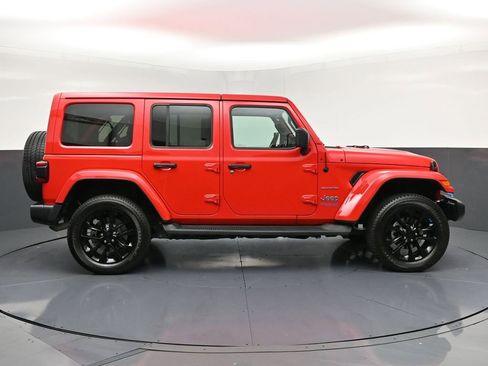 Used 2022 Jeep Wrangler Unlimited Sahara w/ Cold Weather Group image 27