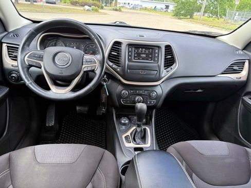 Used 2015 Jeep Cherokee Latitude w/ Cold Weather Group AWD/4WD image 15