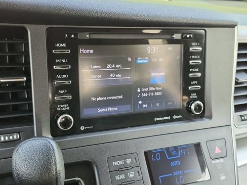 Used 2019 Toyota Sienna LE FWD image 16
