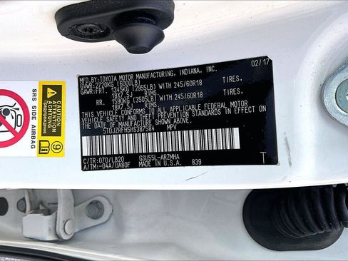 Used 2017 Toyota Highlander XLE image 18