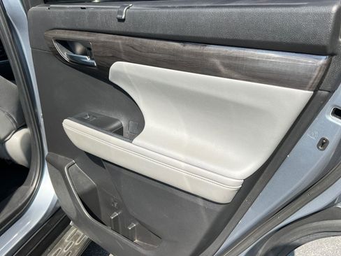 Used 2022 Toyota Highlander Limited image 17