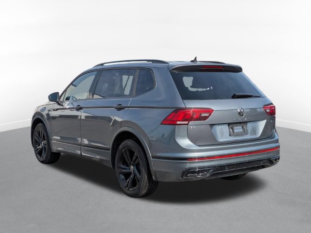 Used 2023 Volkswagen Tiguan SE R-Line AWD/4WD image 4