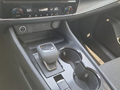 Used 2022 Nissan Rogue SV FWD image 16
