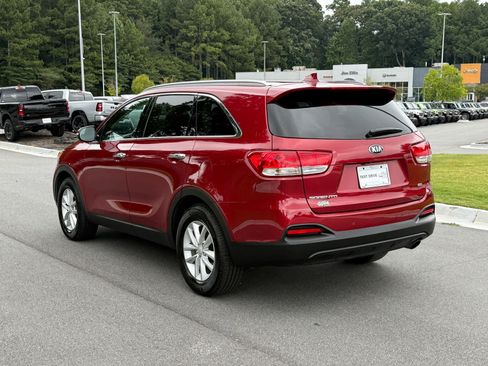 Used 2018 Kia Sorento FWD image 3
