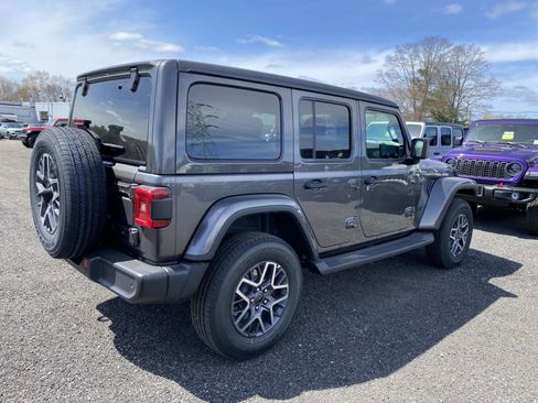 New 2026 Jeep Wrangler Unlimited Sahara AWD/4WD image 3