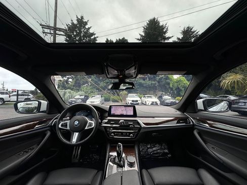 Used 2020 BMW 530i w/ M Sport Package RWD image 9