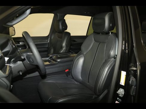Used 2022 Jeep Wagoneer Series III w/ Flexible Seating Group AWD/4WD image 25