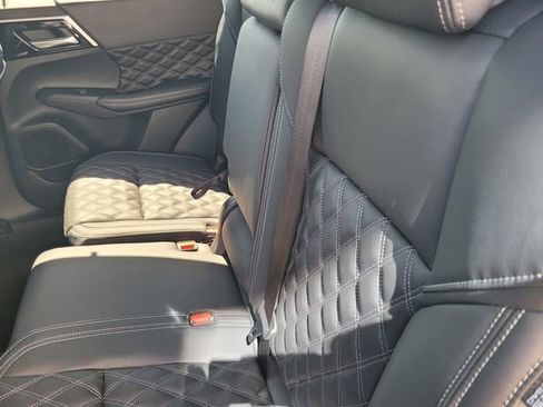 New 2026 Nissan Rogue Platinum image 9