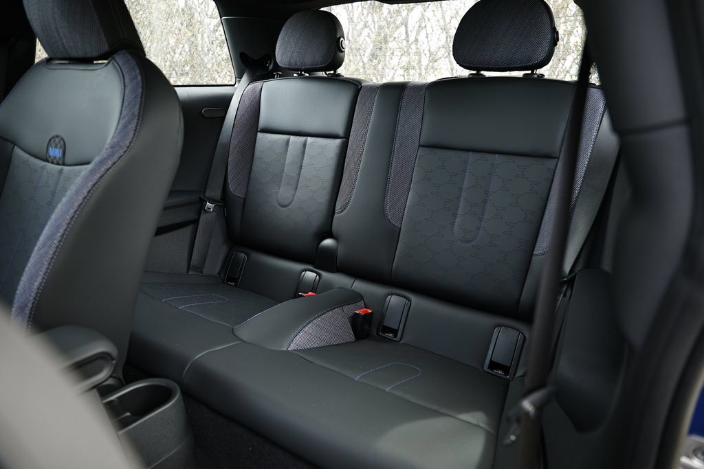 New 2026 MINI Cooper 2-Door Hardtop FWD image 23