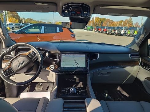 Used 2024 Jeep Grand Wagoneer L 4WD image 4