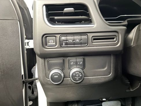 Used 2023 GMC Yukon SLT image 13