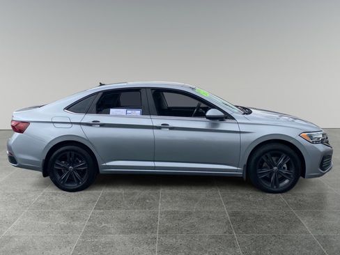 Used 2024 Volkswagen Jetta SE w/ Panoramic Sunroof Package FWD image 6