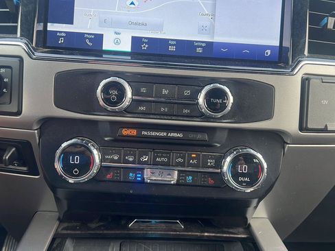 Used 2022 Ford F250 Lariat w/ Lariat Ultimate Package AWD/4WD image 24
