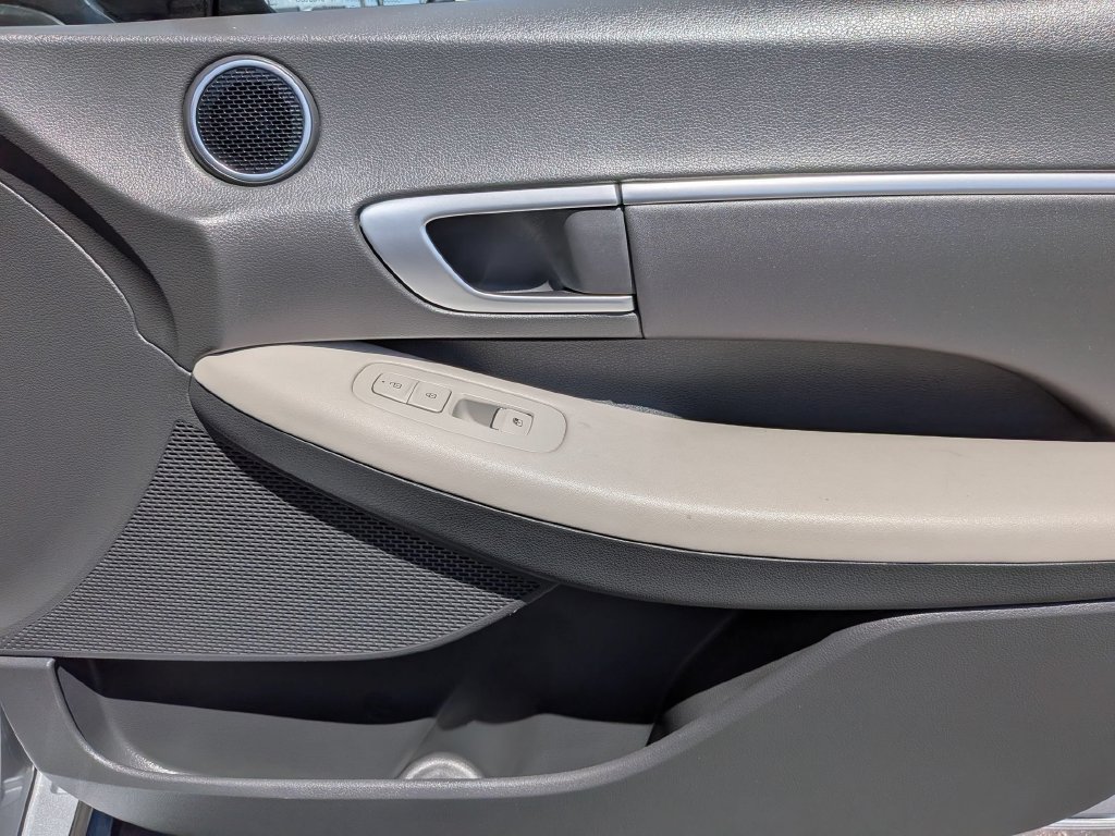 Used 2025 Hyundai Sonata SEL FWD image 32