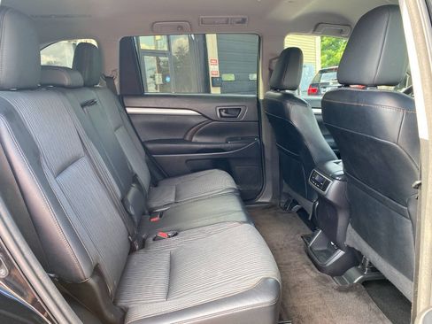 Used 2016 Toyota Highlander Plus AWD/4WD image 29