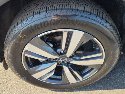 Used 2026 Nissan Rogue SL AWD/4WD image 11