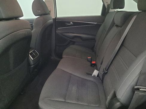 Used 2020 Kia Sorento LX w/ LX I4 Convenience Package image 18
