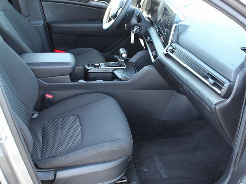 Used 2024 Kia Sportage LX FWD image 18