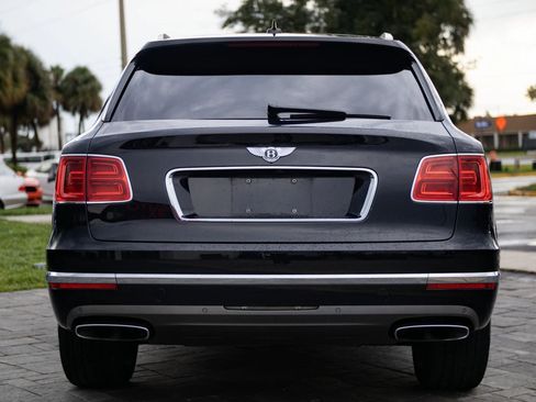 Used 2017 Bentley Bentayga AWD/4WD image 11