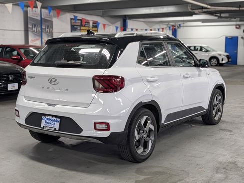Used 2022 Hyundai Venue Limited image 7