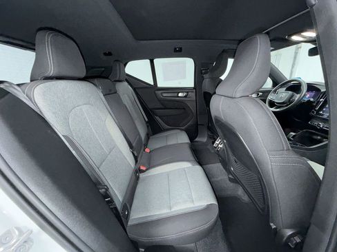 Used 2025 Volvo XC40 B5 Core image 10