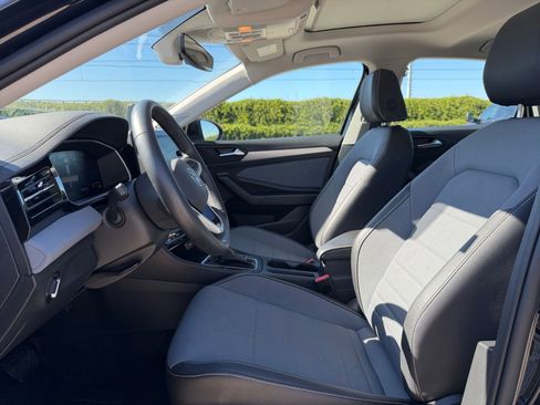 Used 2025 Volkswagen Jetta SE image 25