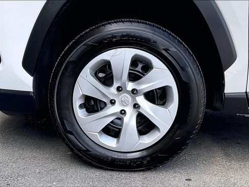 Certified 2025 Toyota RAV4 LE AWD/4WD image 7
