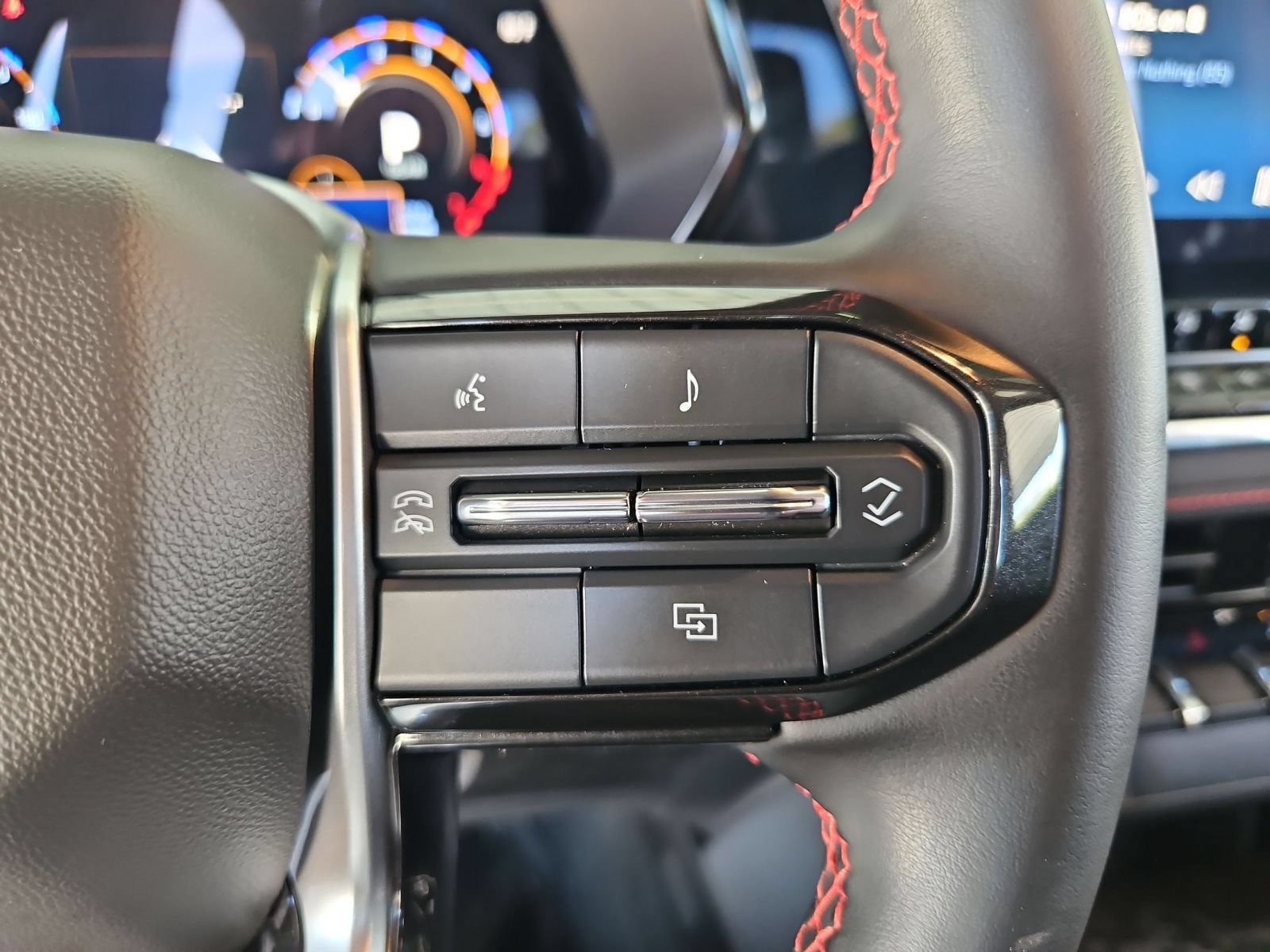 Used 2024 Chevrolet Colorado Z71 w/ Z71 Convenience Package 2 AWD/4WD image 14