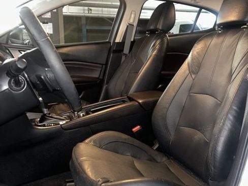 Used 2018 MAZDA MAZDA3 Grand Touring w/ Premium Equipment Package image 7