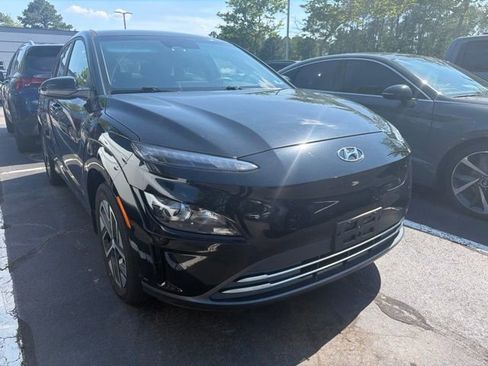Used 2023 Hyundai Kona SE FWD image 1