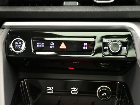 Used 2025 Audi Q5 Premium w/ Convenience Package image 27