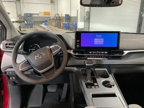 New 2026 Toyota Sienna XLE FWD image 21