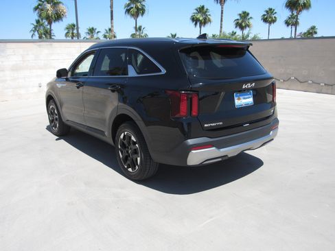 Used 2024 Kia Sorento S AWD/4WD image 6