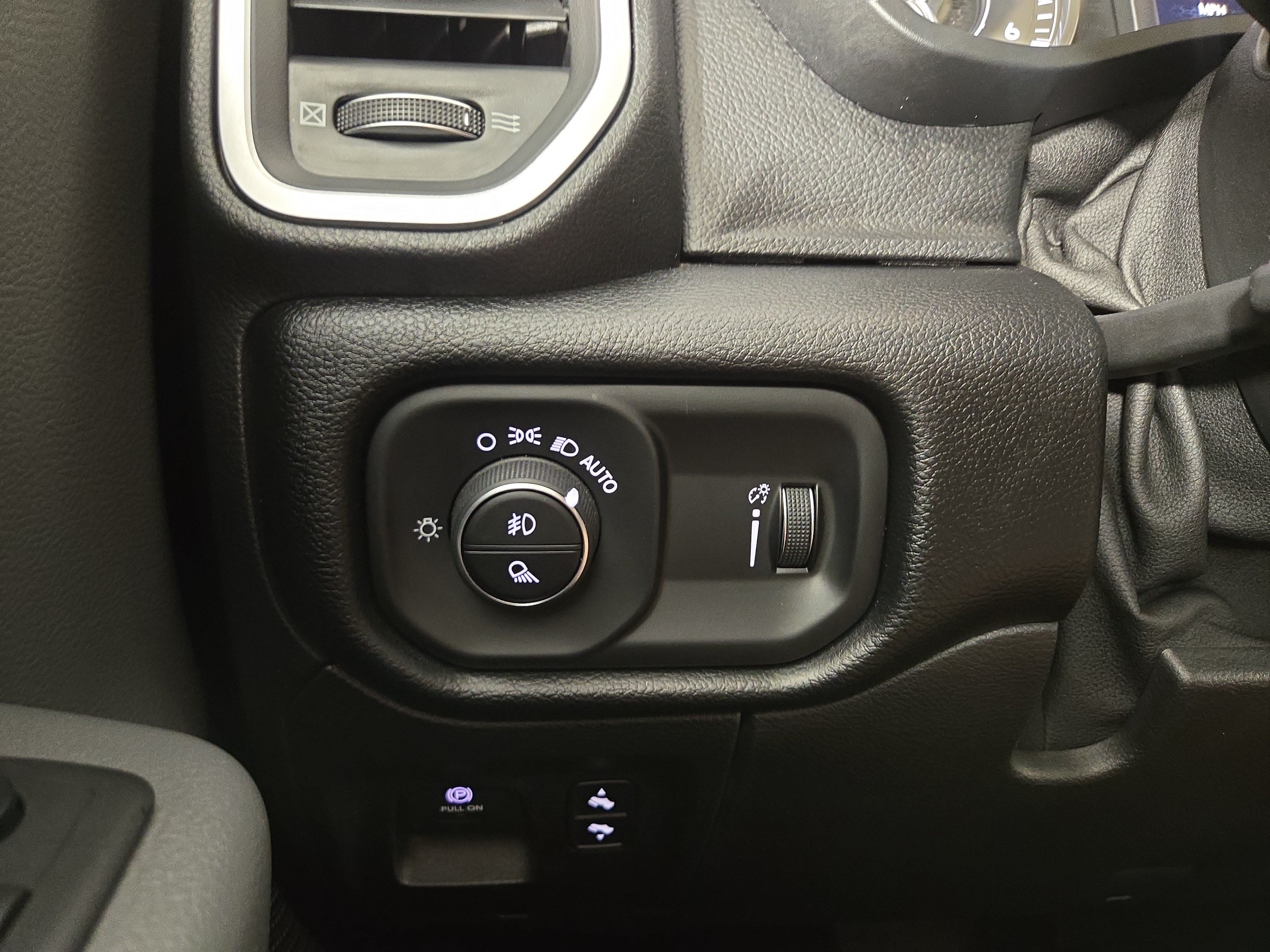 Used 2020 RAM 1500 Big Horn AWD/4WD image 26