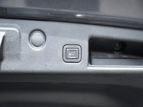 Used 2018 Chevrolet Equinox LT image 28