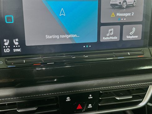 Used 2025 Volkswagen Atlas SE FWD image 24