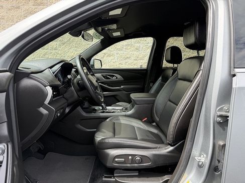 Used 2023 Chevrolet Traverse LT FWD image 25