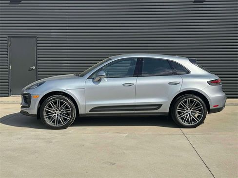 Used 2025 Porsche Macan image 2