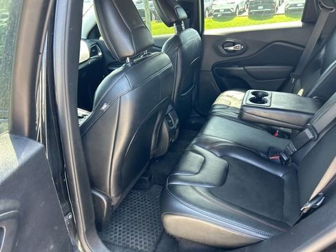 Used 2022 Jeep Cherokee Trailhawk w/ Comfort/Convenience Group AWD/4WD image 6