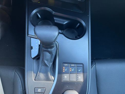 Used 2023 Lexus UX 250h FWD w/ Premium Package image 32