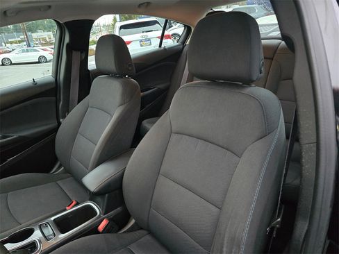 Used 2017 Chevrolet Cruze LT image 22