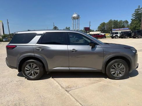 Used 2024 Nissan Pathfinder S w/ Cargo Package FWD image 5