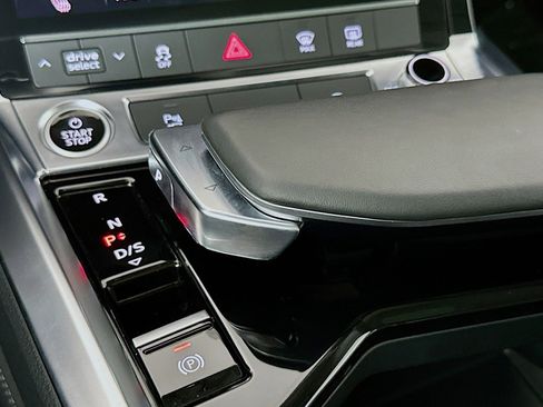 Used 2021 Audi e-tron Premium w/ Convenience Plus Package image 7