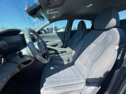 Used 2023 Hyundai Elantra SEL w/ Convenience Package FWD image 19