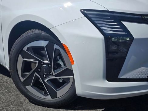 New 2027 Chrysler Pacifica Limited FWD image 3