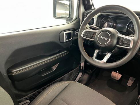 Used 2024 Jeep Wrangler Unlimited Sahara AWD/4WD image 11