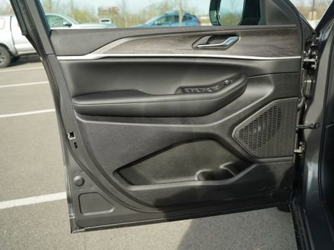 New 2026 Jeep Grand Cherokee Altitude AWD/4WD image 13