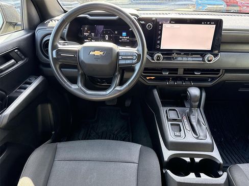 Used 2024 Chevrolet Colorado W/T RWD image 18